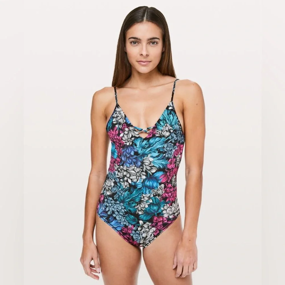 Lululemon Shoreline One Piece Swimsuit Size 4 Nocturnal Floral Multi Esca - Picture 1 of 9